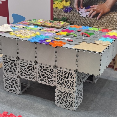 Display table in a product showroom