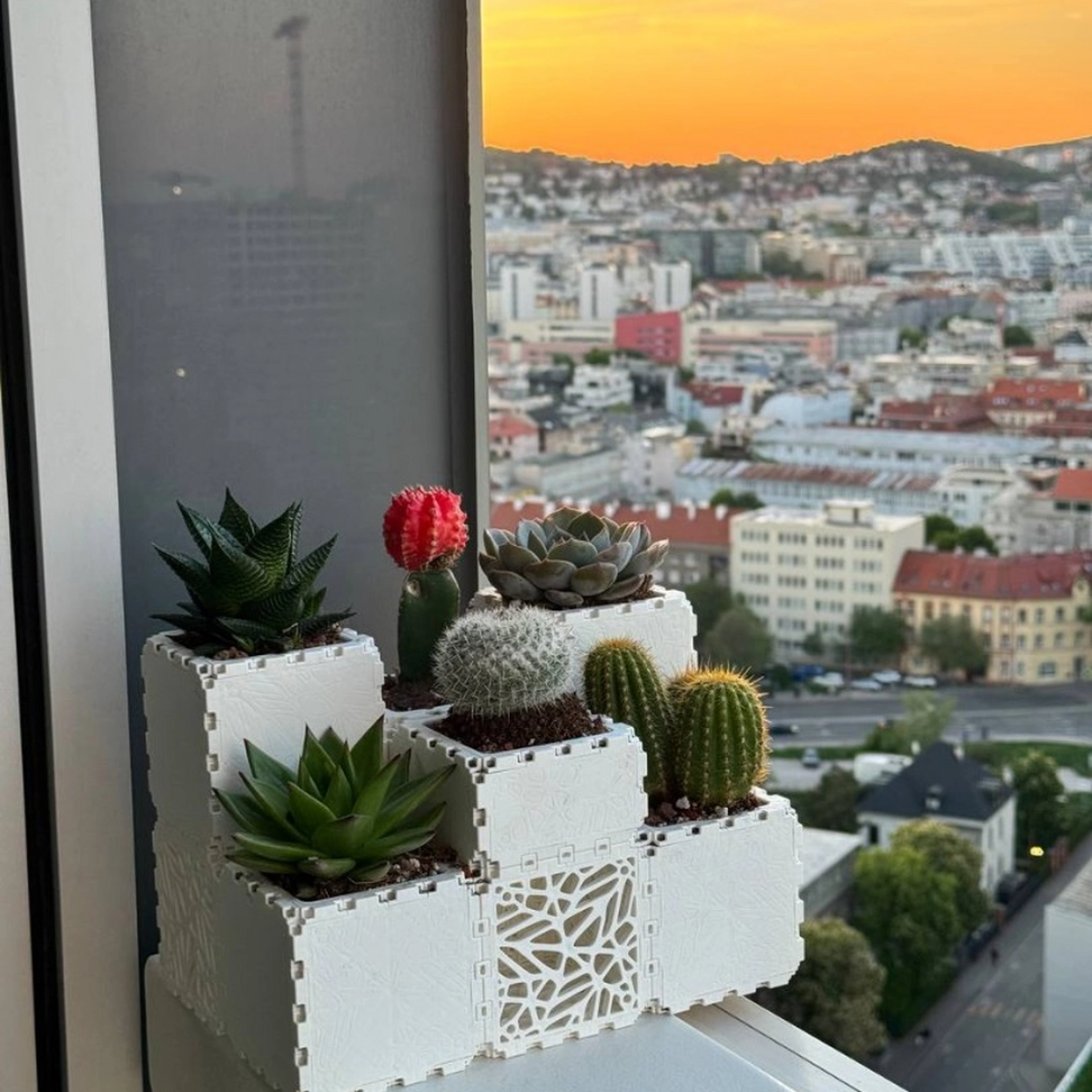 White Cubik table garden set, additional photo